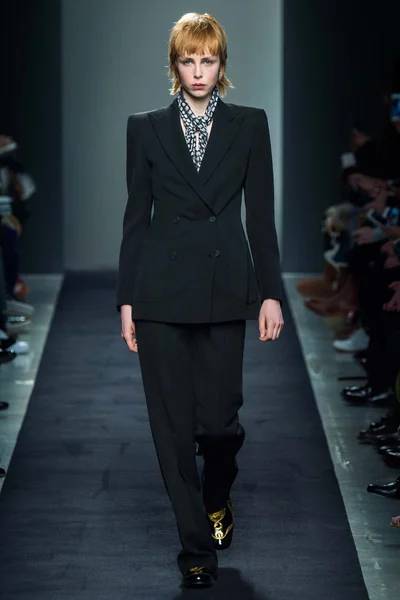Look 43